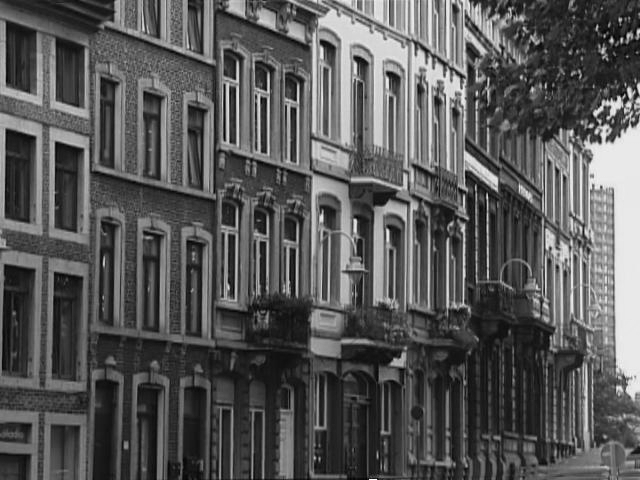 [Black and white picture of row of houses in Liège]