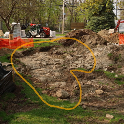 What was found here is apparently the base of a fireplace